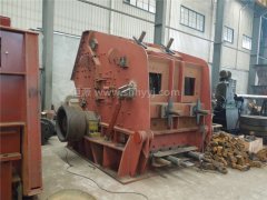 反擊式破碎機(jī)傳動端軸承外圈與軸承座孔之間的